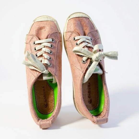 Cariuma light pink women's sneakers 6.5 - Picture 1 of 9